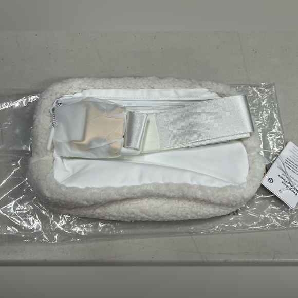 Lululemon Everywhere Crossbody Belt Bag Fleece 1L White Opal/Gold Hardware NWT - Picture 6 of 9